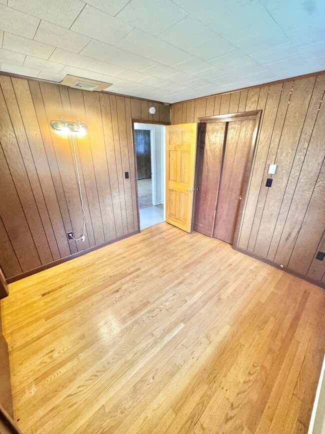 Building Photo - THREE BEDROOM RANCH HOME IN PARKLAND SCHOOL DISTRICT