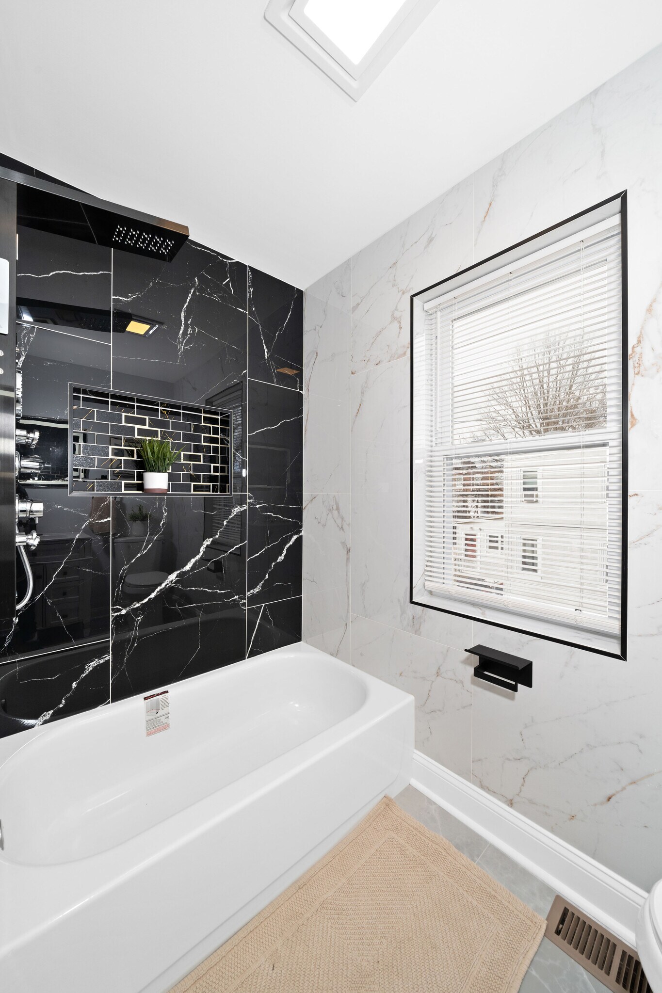 Building Photo - 504 W 26th St