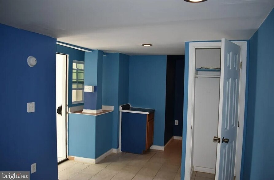 Building Photo - 6726 Jefferson Blvd