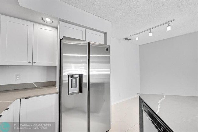 Building Photo - 3350 Pinewalk Dr N