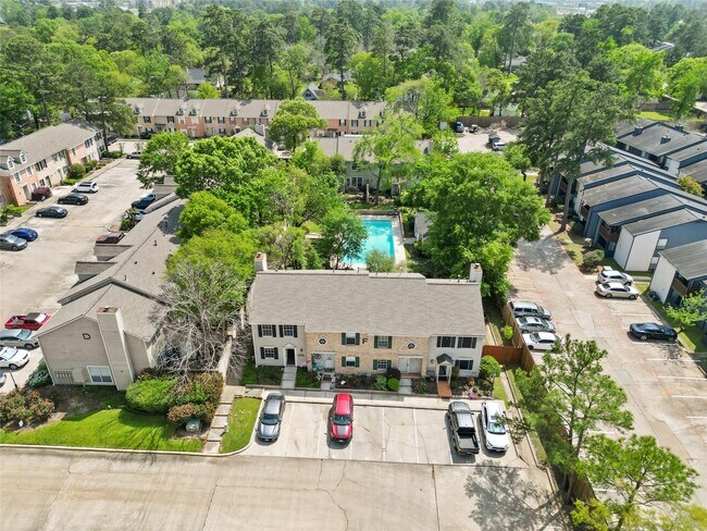 Building Photo - 2030 Plantation Dr