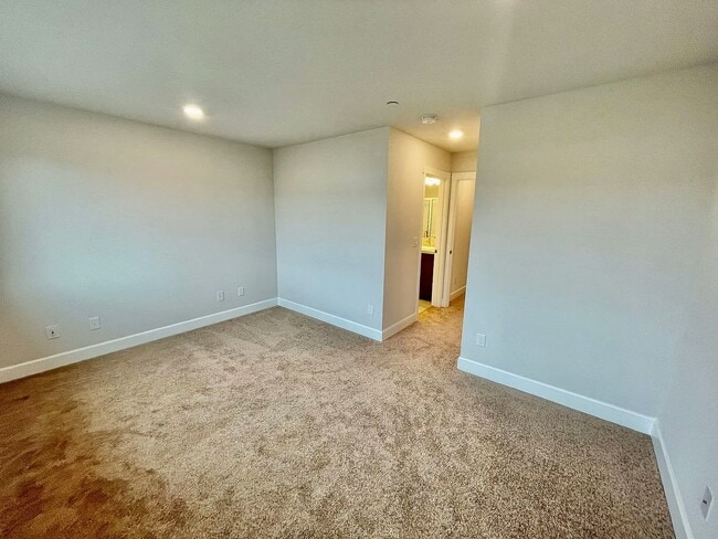 Building Photo - 17054 SW Lemongrass Ln