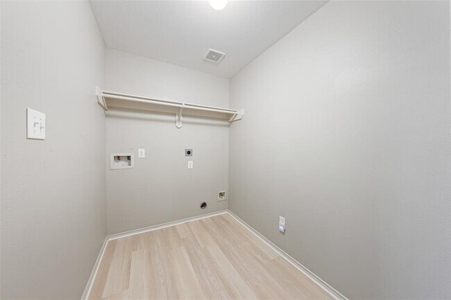 Building Photo - 21922 Rivergate Ct