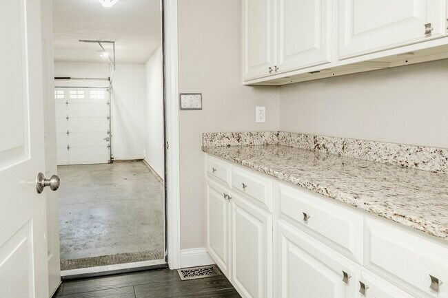 Building Photo - 4442 S Carberry Ct