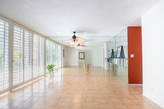 Building Photo - Mid-Century in Rancho Mirage!