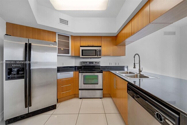 Building Photo - 1750 N Bayshore Dr