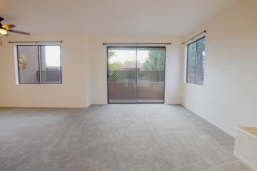 Living Room - 1483 Vista Montana Rd