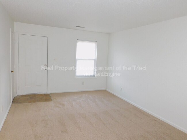 Building Photo - 2574 Green Oaks Ct SE