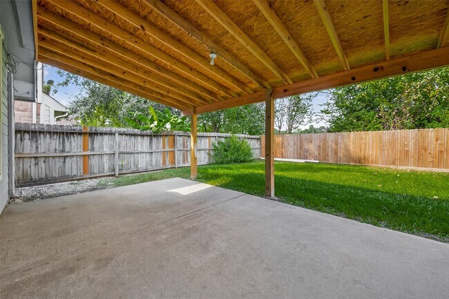 Building Photo - 8253 Fuqua Gardens Dr