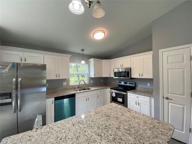 Building Photo - 2827 SW 140th Loop