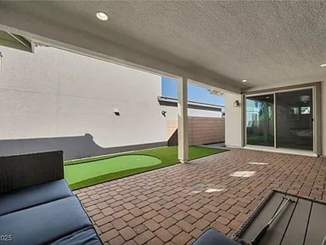 Building Photo - Luxury Rental | Premium Corner Lot | Strip Views