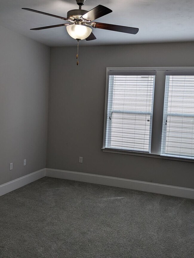 Building Photo - Beautiful 4 Bedroom, 3.5 Bath + Office Single Family Home Located in Ox Bottom Crest For Lease
