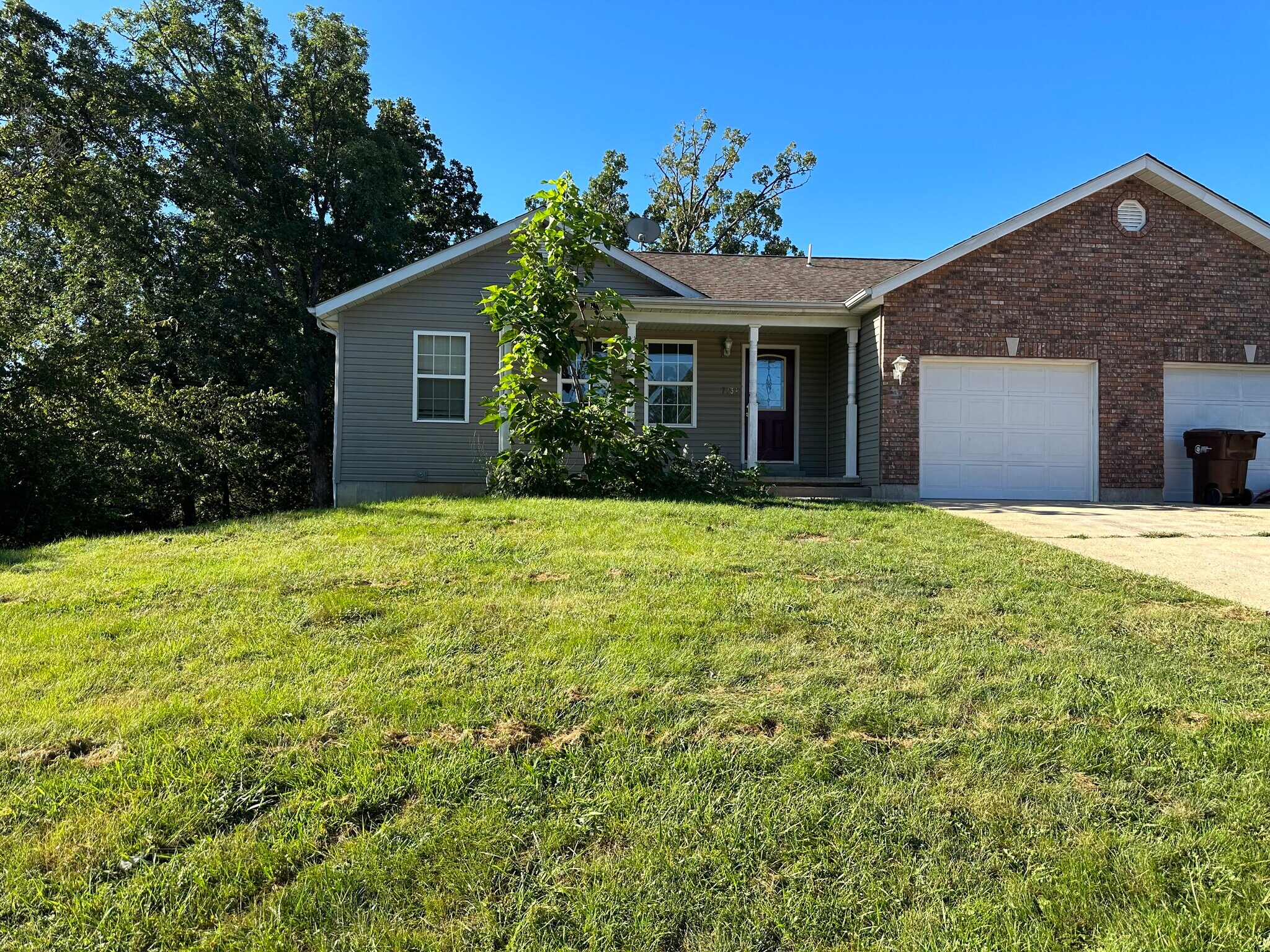 Building Photo - 713B Tall Oaks Dr