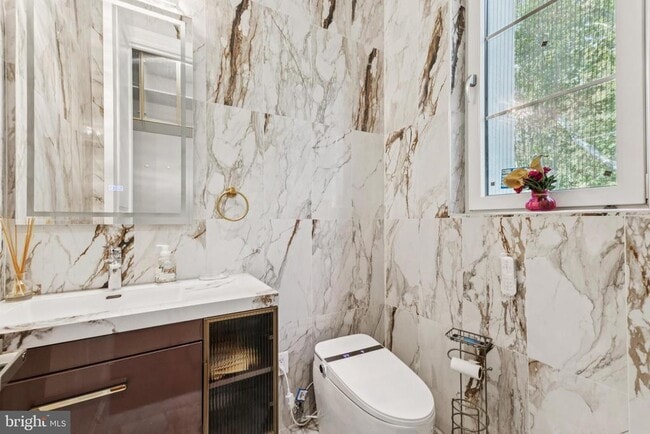 Building Photo - 855 Dolley Madison Blvd