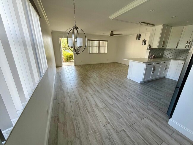 Building Photo - 675 Brittany Park