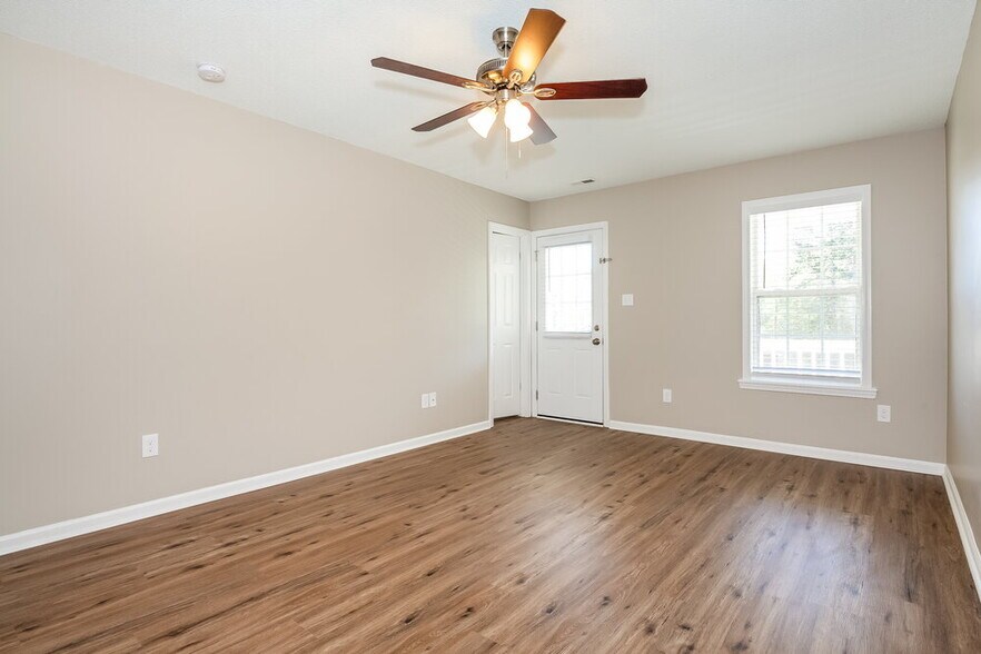 Building Photo - 1310 Candlewood Dr