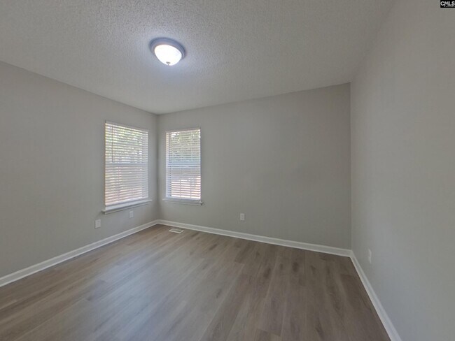 Building Photo - 12 Red Cedar Dr