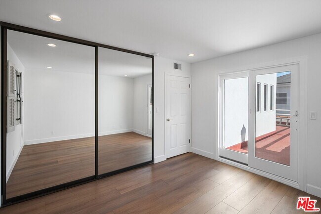 Building Photo - 459 21st Pl