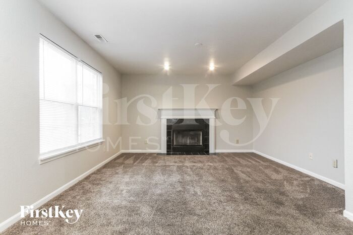Building Photo - 860 Treyburn Green Dr