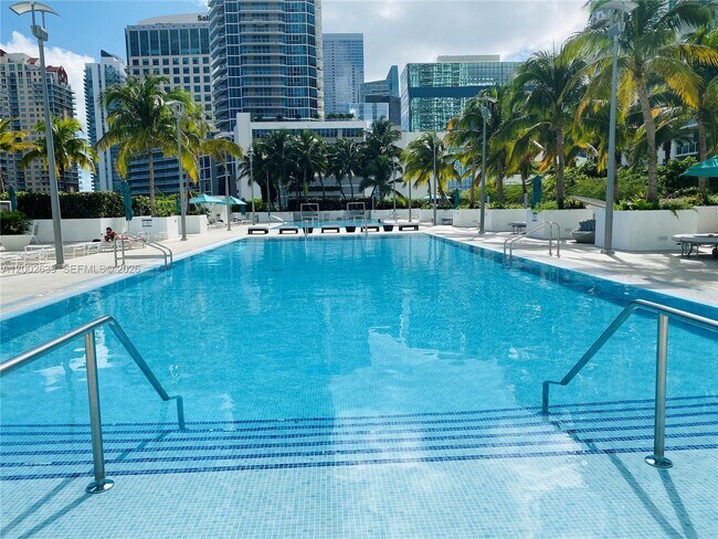 Building Photo - 950 Brickell Bay Dr