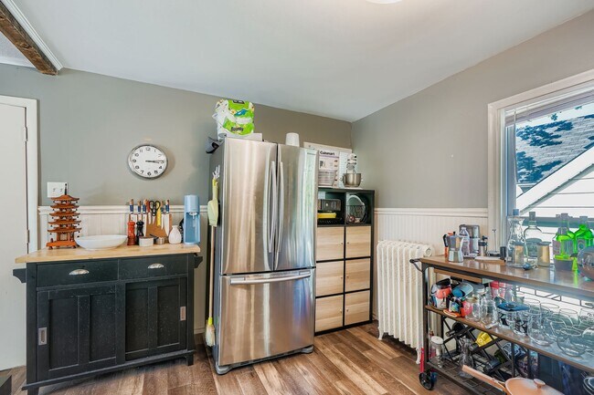 Building Photo - 1000 26th Ave NE