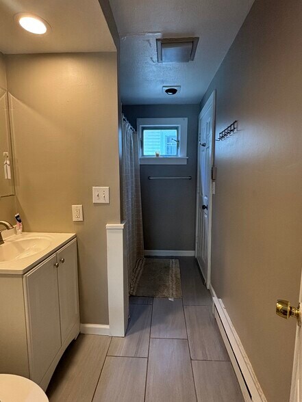 Building Photo - 248 Tennyson Ave