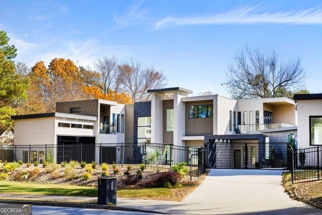 Building Photo - 3600 Lower Roswell Rd