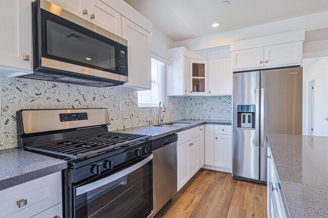 Primary Photo - 5932 Lemp Ave