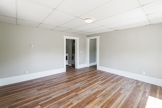 Building Photo - 62 Willow Rd
