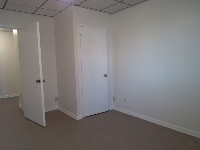 Building Photo - 700 S 4th St