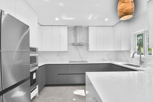 Building Photo - 7902 SW 67th Ave