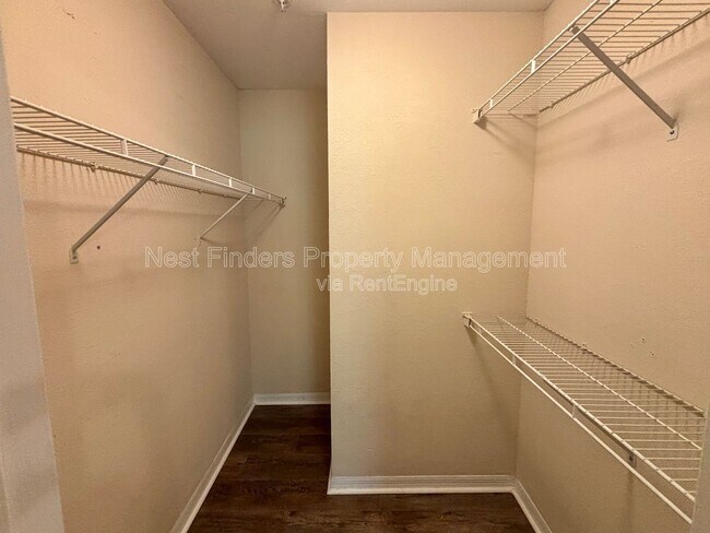 Building Photo - 7800 Point Meadows Dr