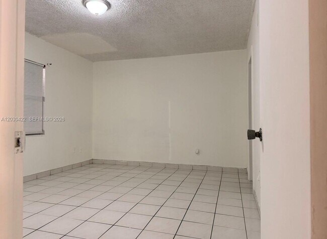 Building Photo - 1035 W 77th St