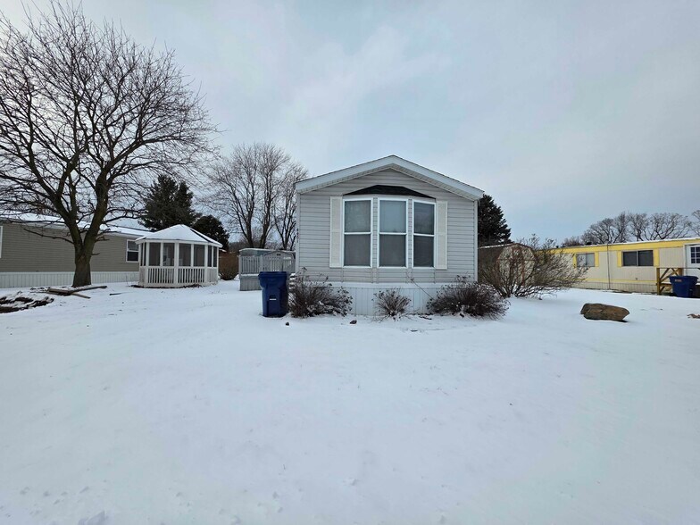 Building Photo - 4461 Beechwood St