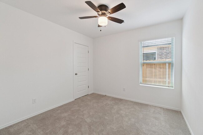 Building Photo - Edmond Rental