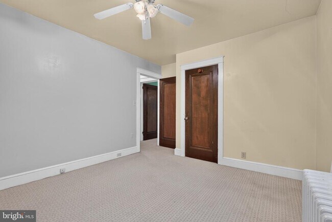 Building Photo - 832 Village Rd