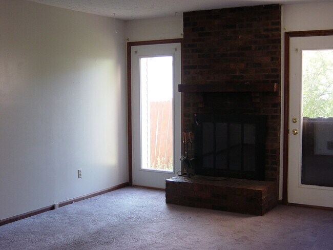 Building Photo - 1676 Hightower Dr