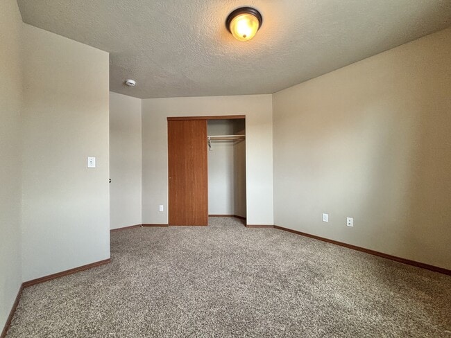 Building Photo - 8811 N Elm St