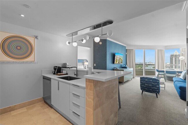 Building Photo - 4401 Collins Ave