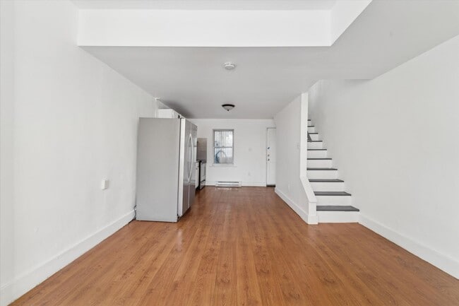 Building Photo - 2 Bedroom House North Philly