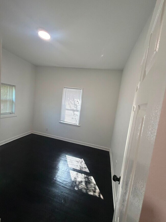 Building Photo - Newly Renovated 3 Bedroom • 1 Bathroom Home
