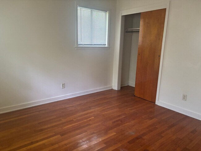 Building Photo - 1022 Garden Park Dr