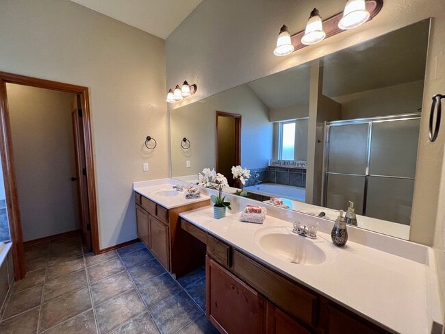 Building Photo - Beautiful home in Heatherwood addition in Moore!