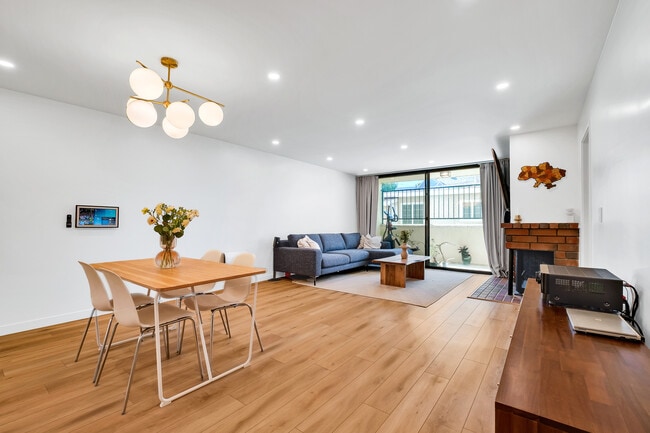 Building Photo - 745 Main St