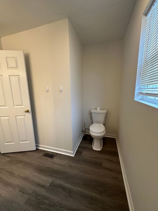 Building Photo - 1659 W Kole Dr