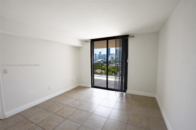 Building Photo - 540 Brickell Key Dr