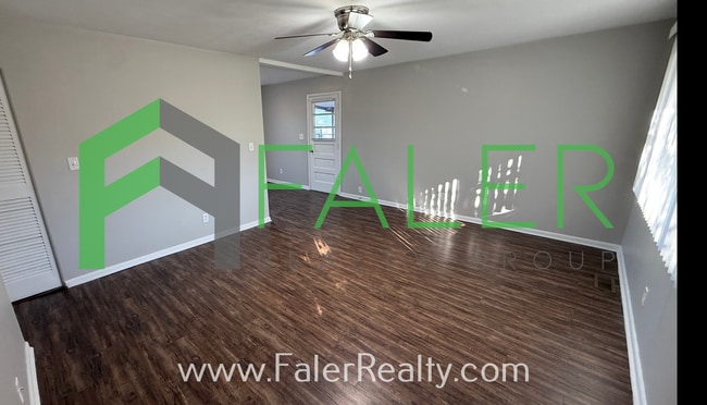 Building Photo - Brick Ranch w/ Large Yard