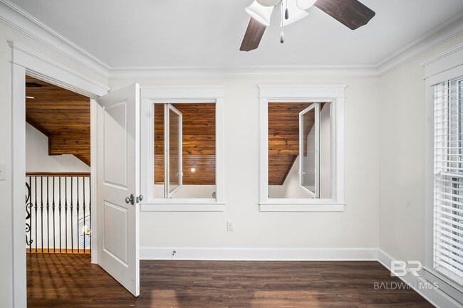 Building Photo - 818 Manci Ave