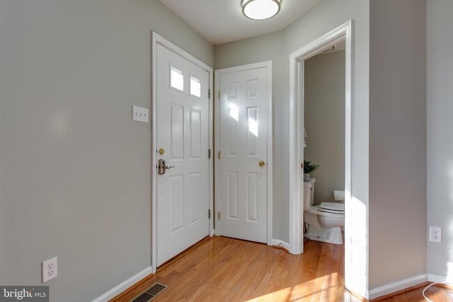 Building Photo - 7943 Brightmeadow Ct
