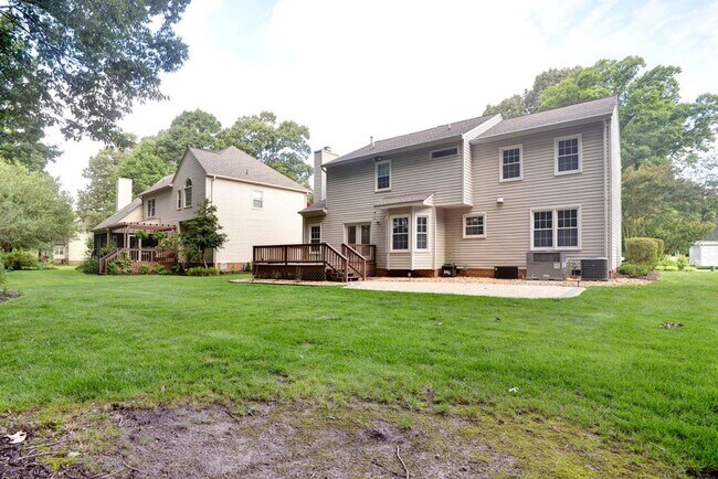 Building Photo - Renovated and Updated Woods of Tabb Home